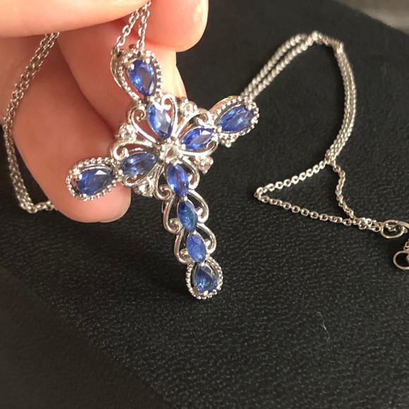 Blue sapphire and Diamond cross necklace - Picture 3 of 10
